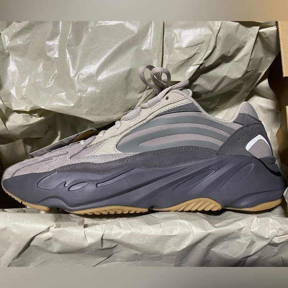 Yeezy Adidas 700 V2 “Tephra” sneakers, New in Box, M13 - Picture 8 of 11